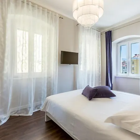 Bed & Breakfast Theatre Of Dreams